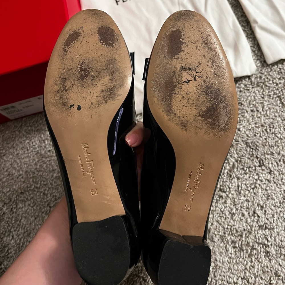 Ferragamo Vara pump in black - size 5.5 - Picture 7 of 8